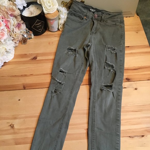2 Pairs Distressed Ripped High Rise Skinny Jeans - Picture 10 of 16